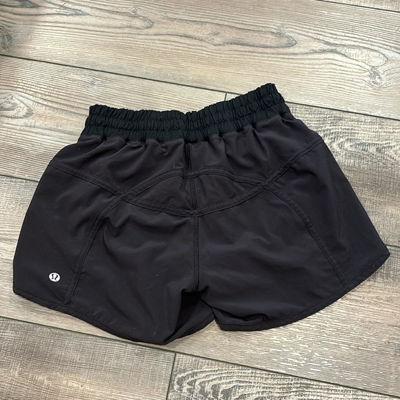 Lululemon Tracker Low Rise Lined Shorts Black Size 4 - Picture 4 of 6